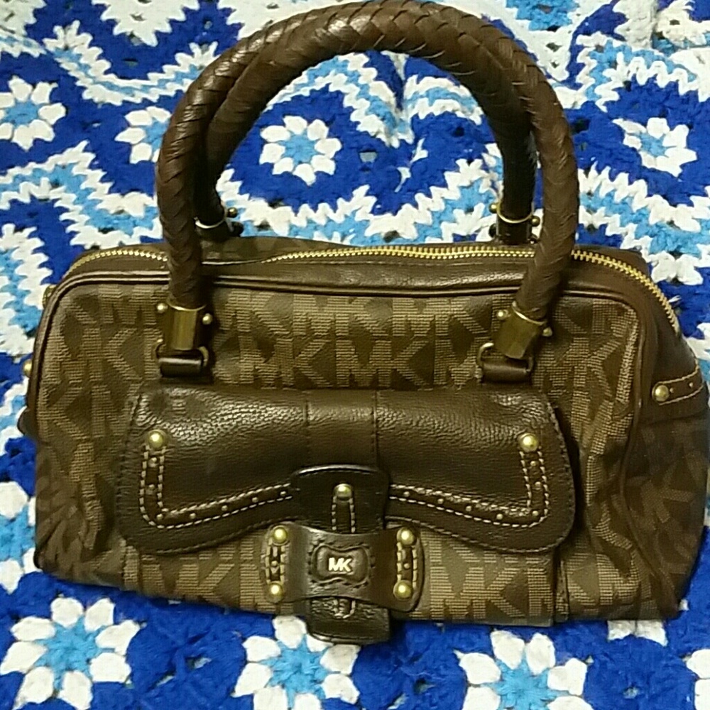 SALE!!!!!!Michael Kors signature satchel